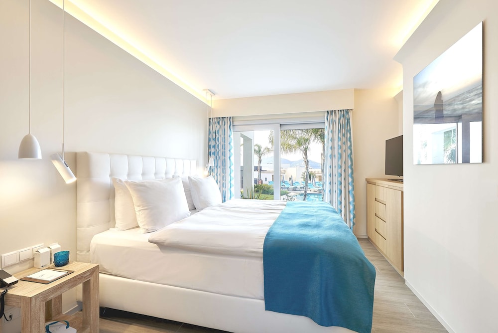 Suite (Laguna- Family area)