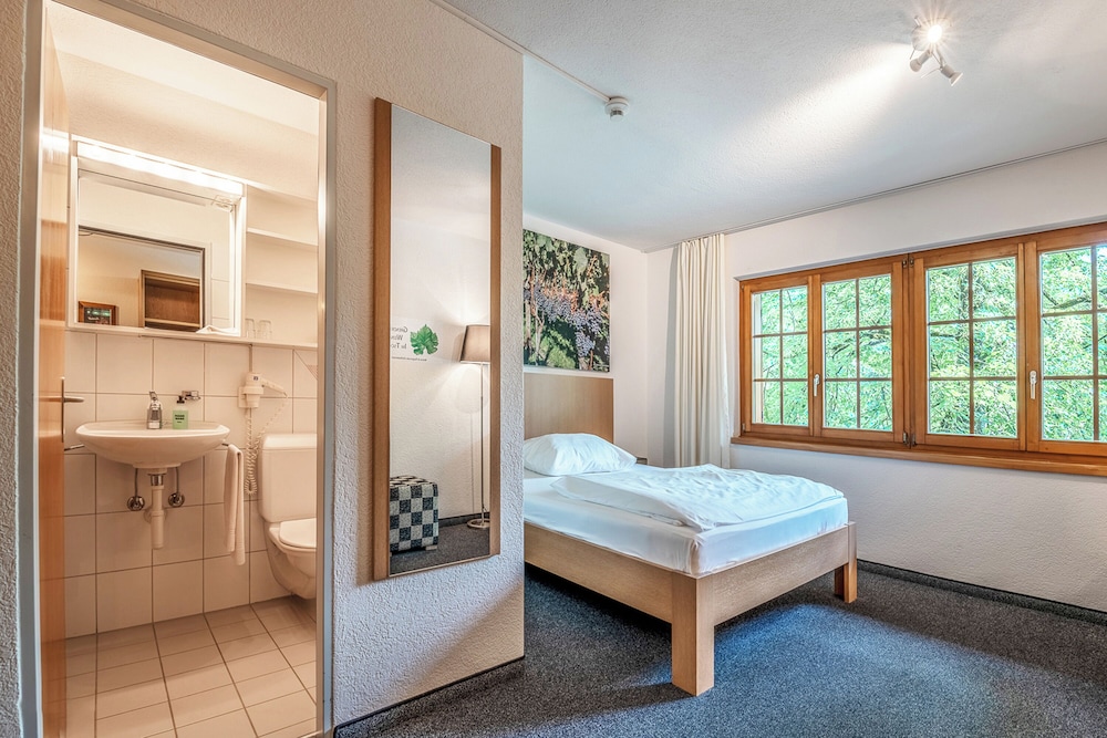 Economy Room, 1 Queen Bed - Photo 14