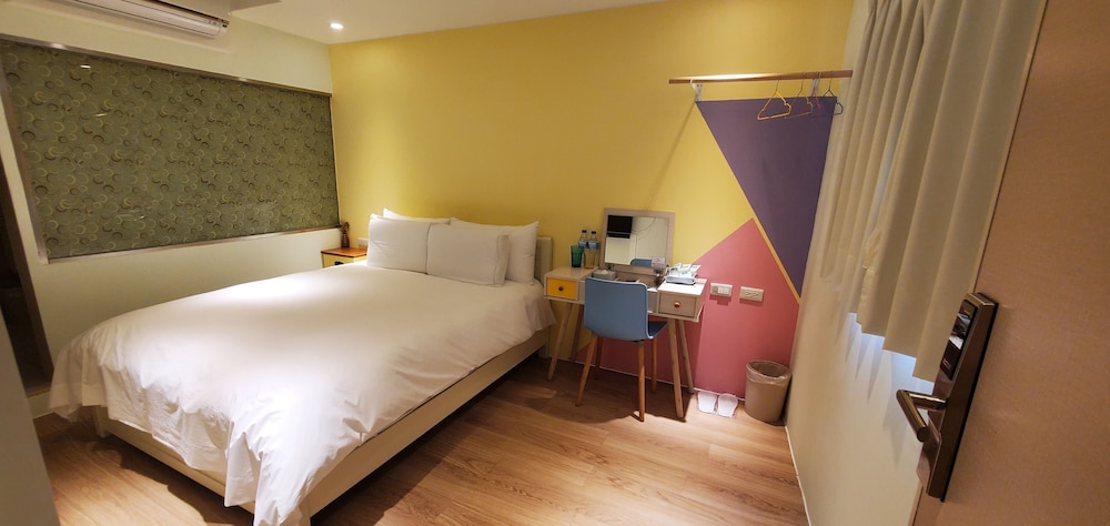 Standard Double Room, Non Smoking - Photo 5