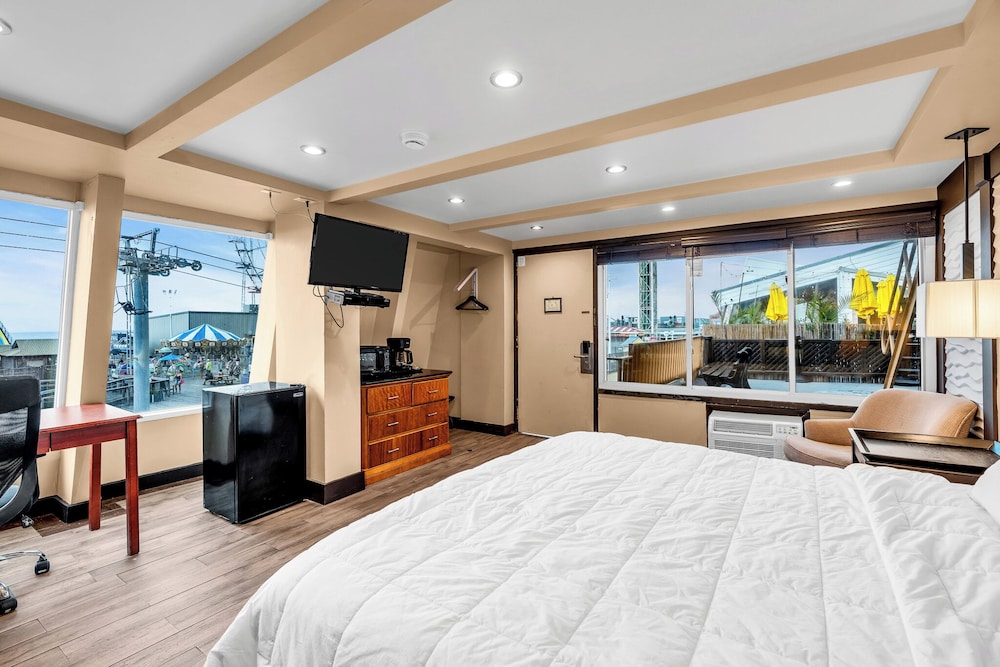 Exclusive Room, 1 King Bed, Beach View photo 2