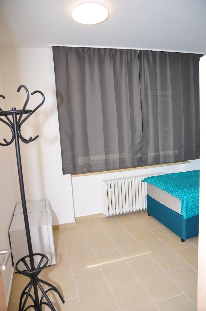 Economy Twin Room, Shared Bathroom (Nr. 4) photo 3