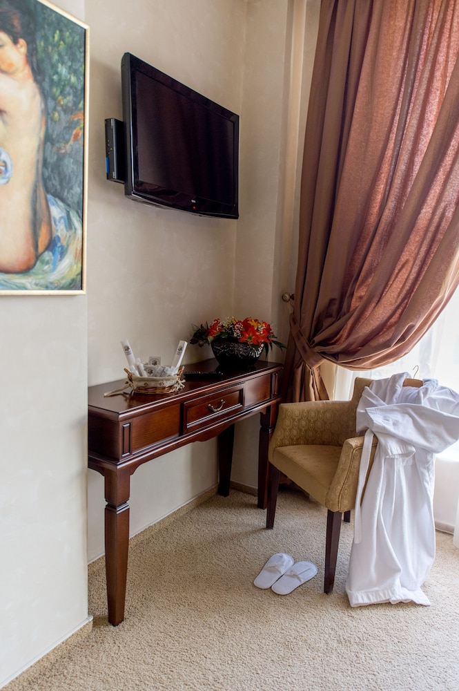 Junior Suite, 1 Bedroom, Jetted Tub, City View
