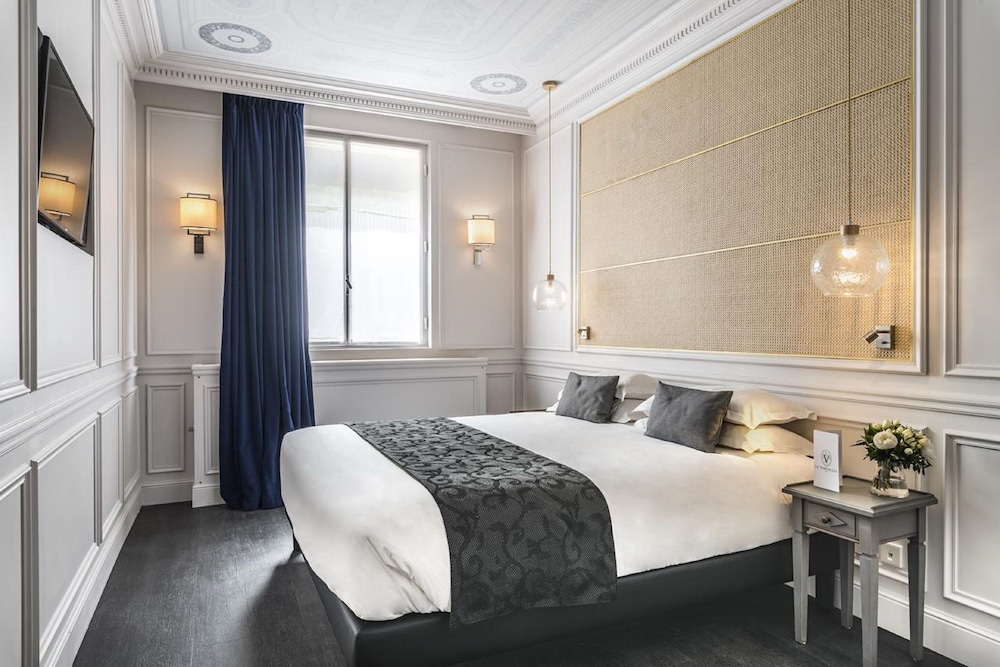 Deluxe Room - Photo 11