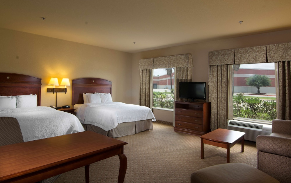 One room suite two queens non smoking photo 2