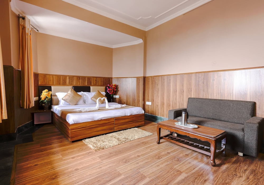 Deluxe Room With Balcony (Mountain View)