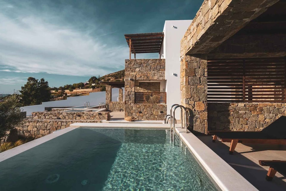 Deluxe Studio Suite, Private Pool, Sea View photo 2