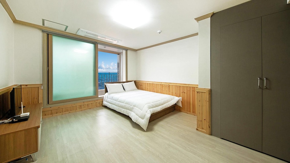 Basic Room, 1 Bedroom (202(ocean view))