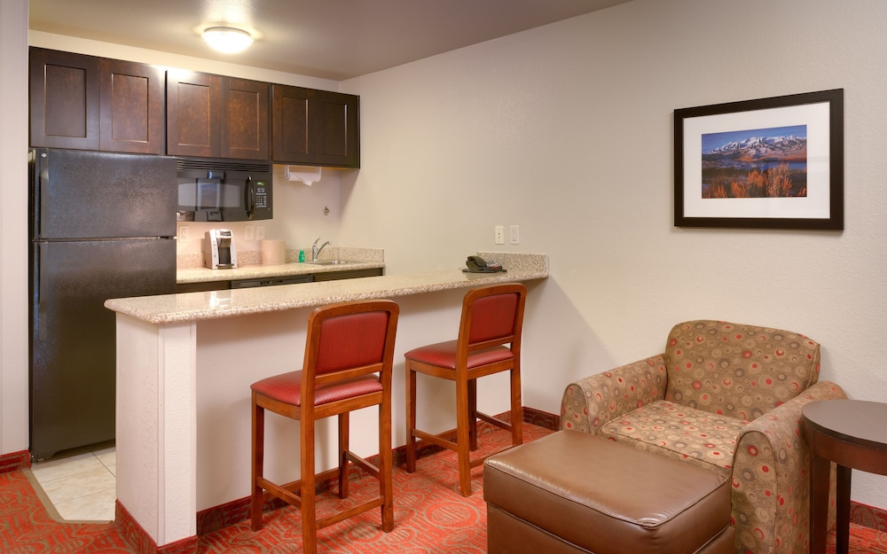 Suite, 2 Queen Beds - Photo 2