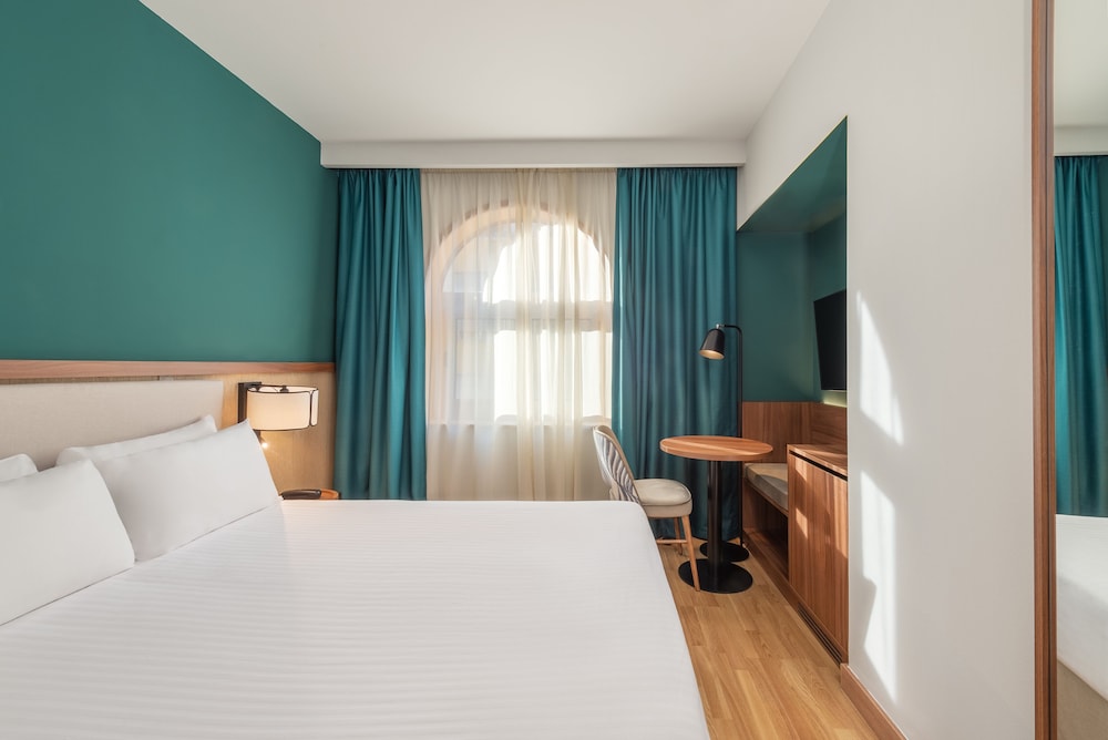Standard Room, 1 Queen Bed - Photo 2