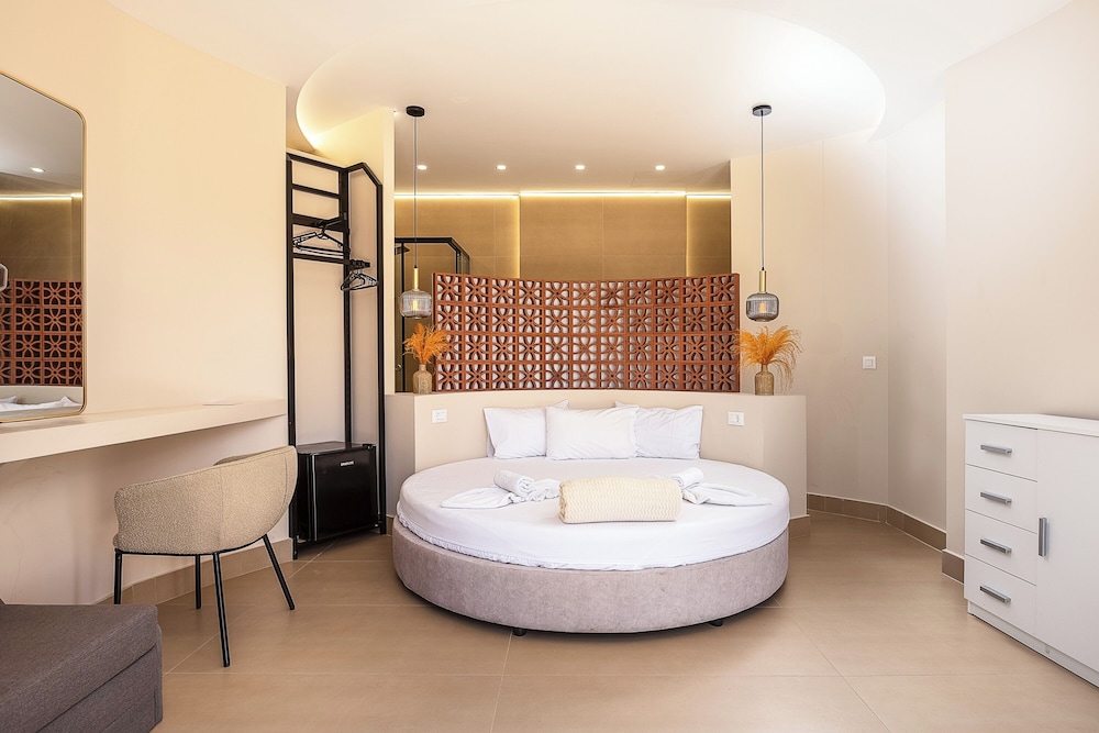 Junior Suite with Side Sea View and Open-Plan Bathroom