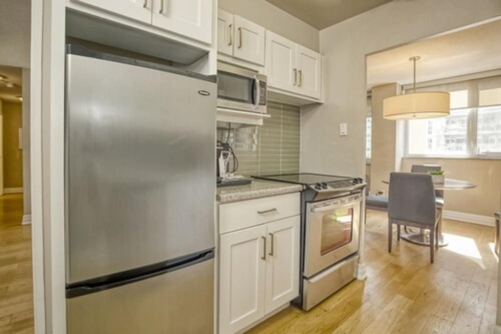 Suite, 2 Bedrooms - Photo 4