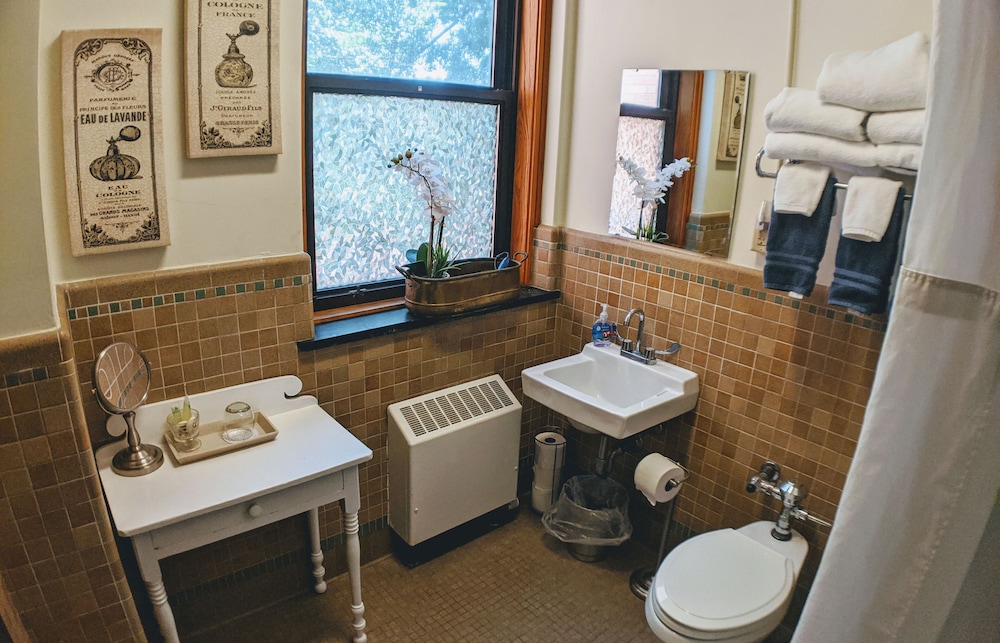 Deluxe Room - Photo 6