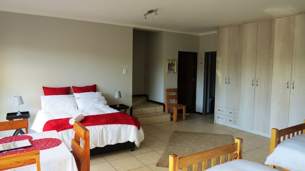 Large Deluxe Apartment photo 2