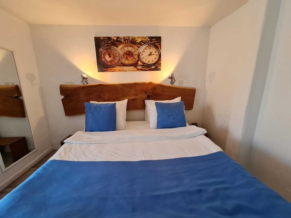 Standard Quadruple Room - Photo 10