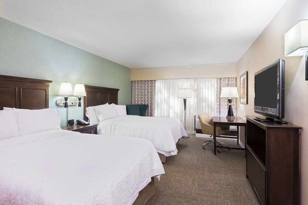 Room, Accessible, Non Smoking (1 Full Bed Hearing Acc/Roll in Shower) - Photo 4