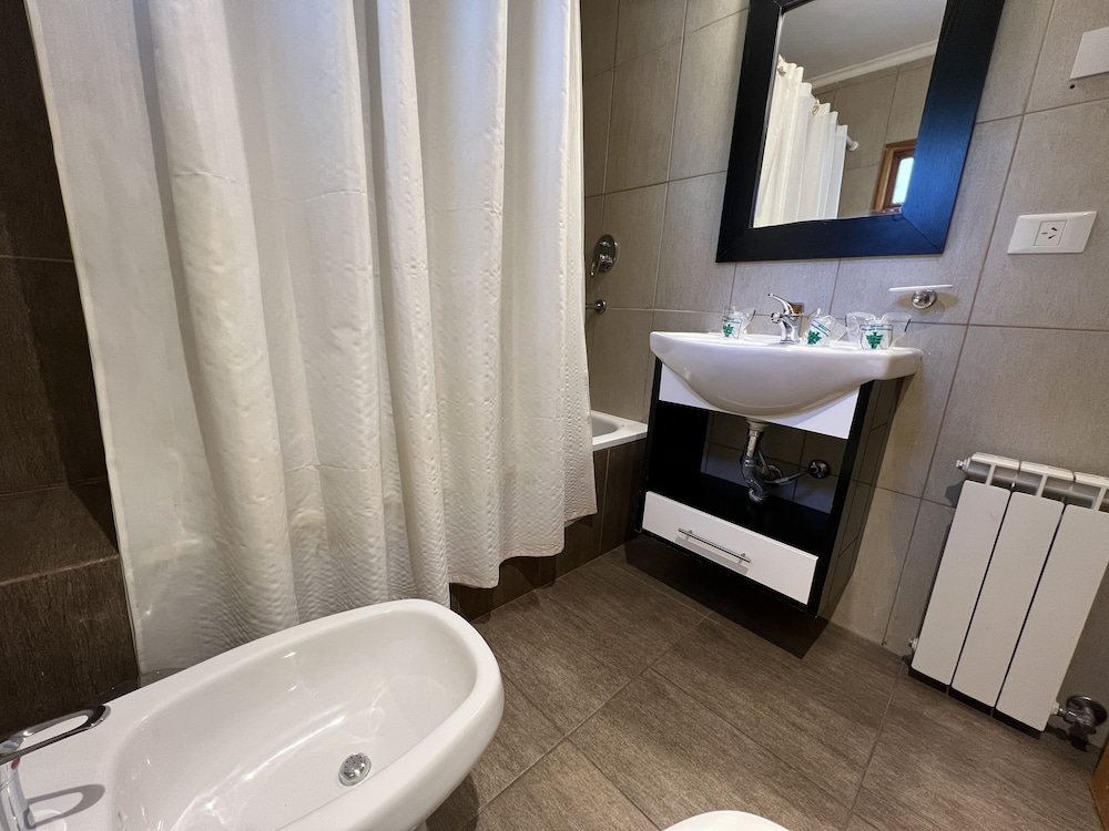 Basic Triple Room (King) photo 2