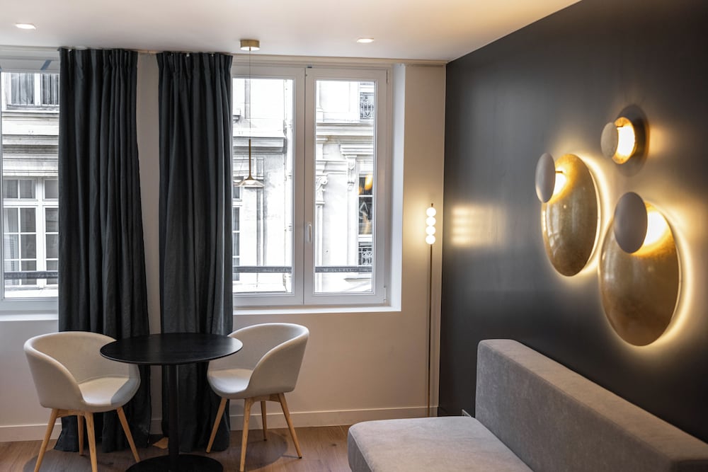 Deluxe Double Room, 1 King Bed with Sofa bed photo 2