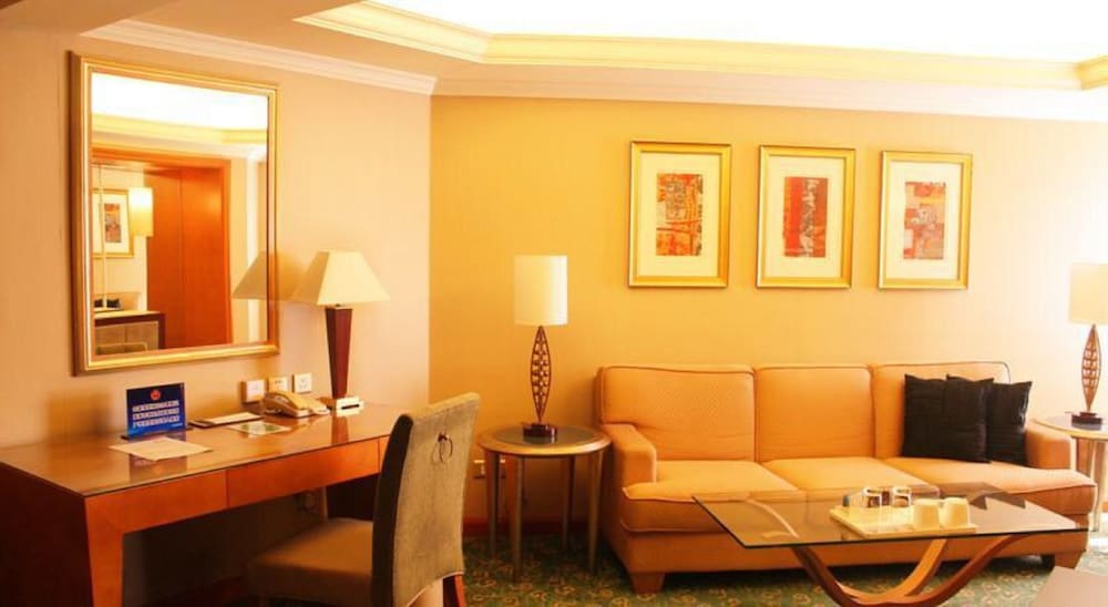 Business Suite - Photo 3