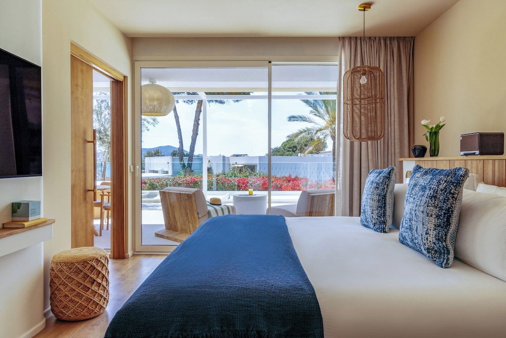 Beyond Me+ Master Suite with Sea View (2+2)