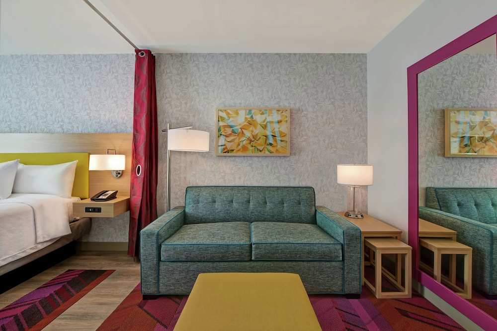 Basic Studio, 1 King Bed, Accessible, Bathtub (Mobility & Hearing) - Photo 5