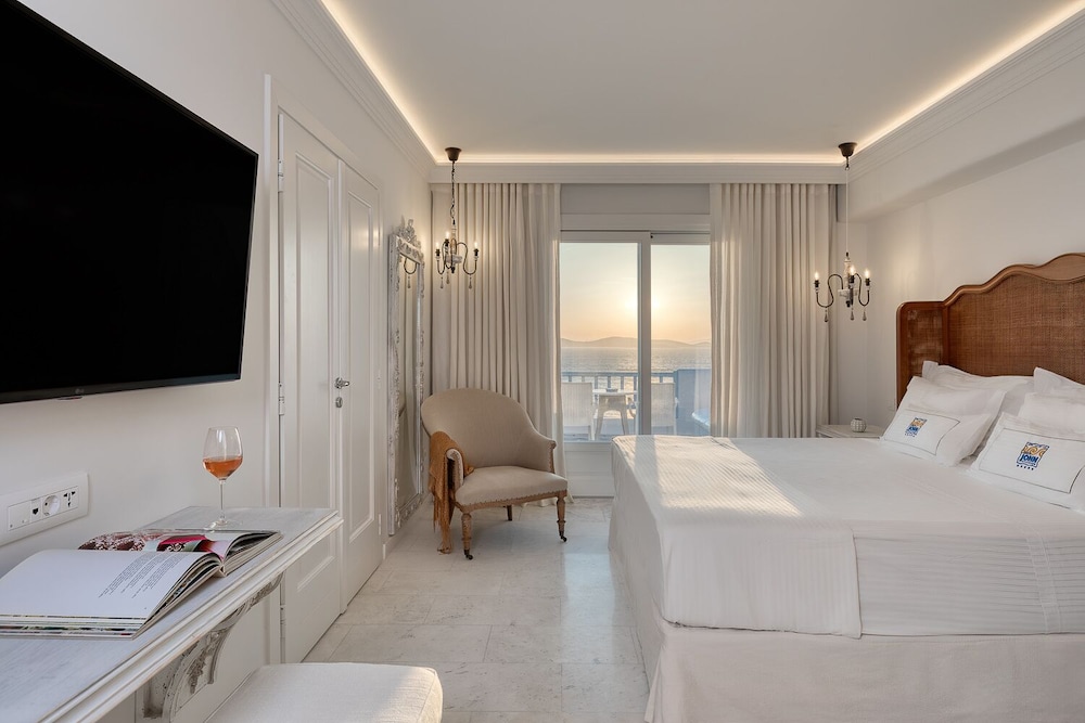 Signature Family Suite with Sea View - Photo 6