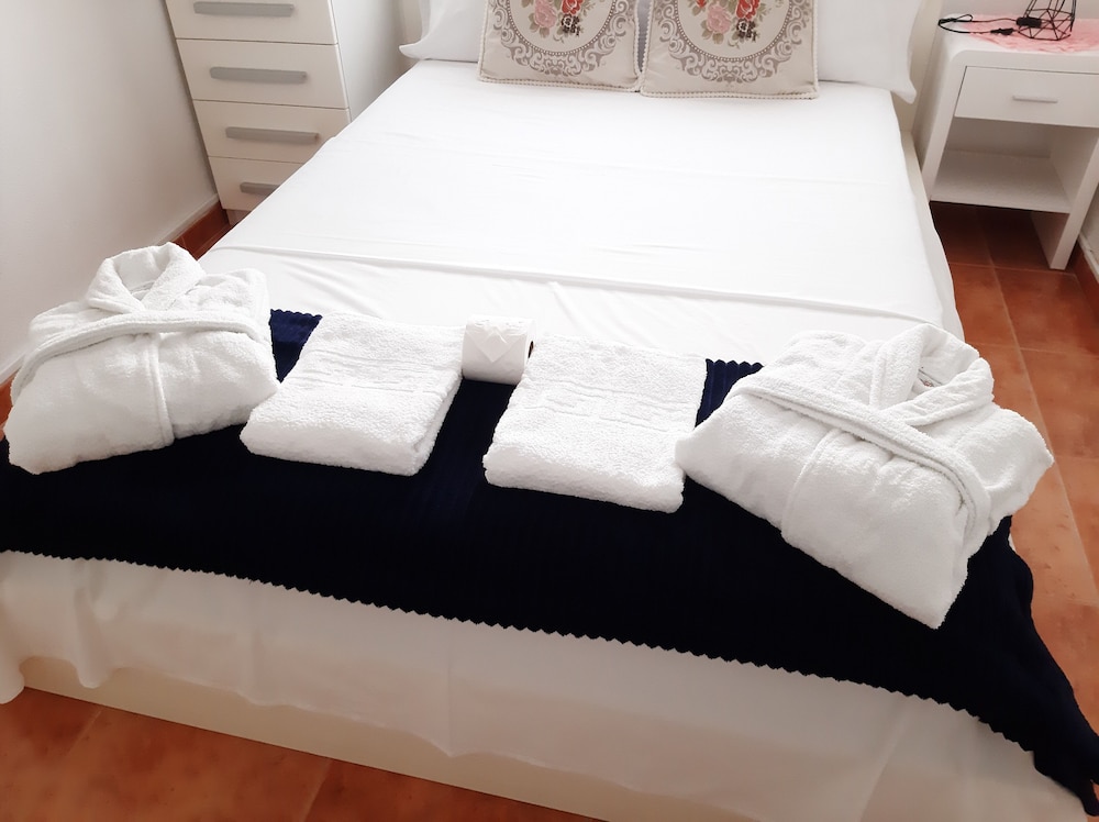Habitación Básica, 1 Cama Doble, Baño Compartido, Vista al Patio