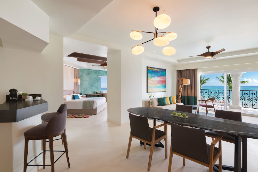 One-bedroom Suite Oceanfront - 1 King Bed