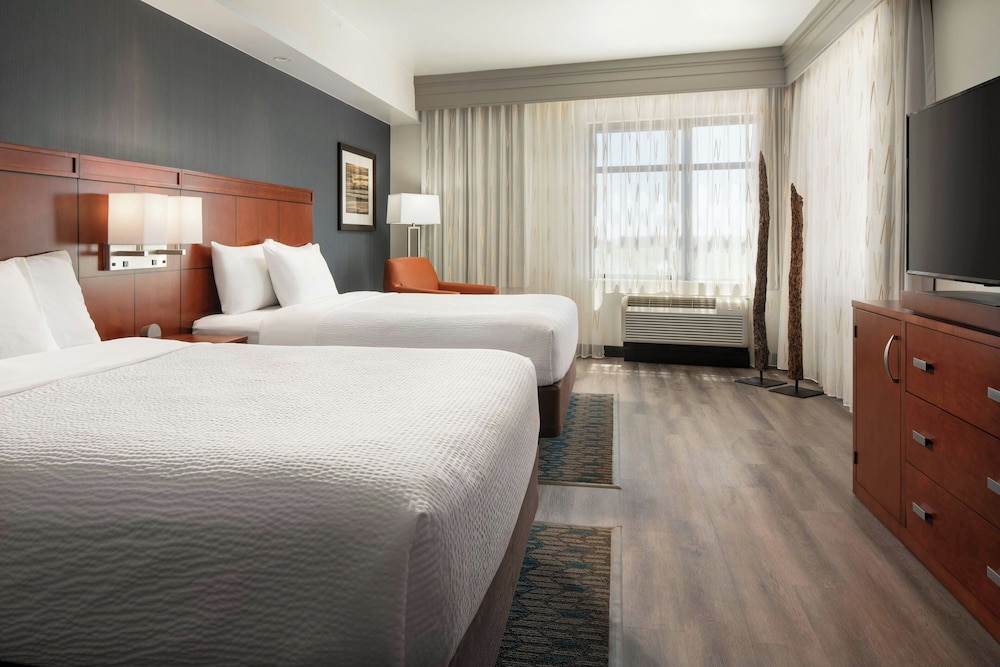Junior Suite, Multiple Beds - Photo 7