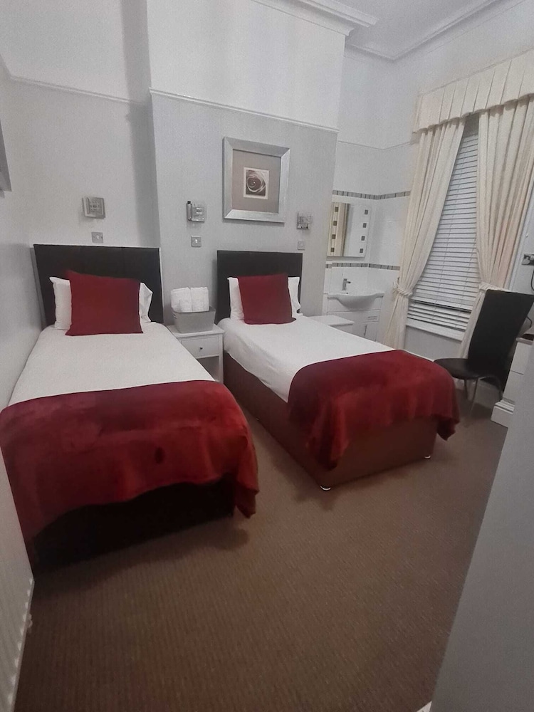 Room 1 - Ground Floor Twin/King En-suite