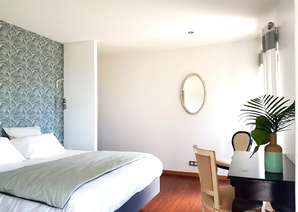 Deluxe Room (Tourmaline)