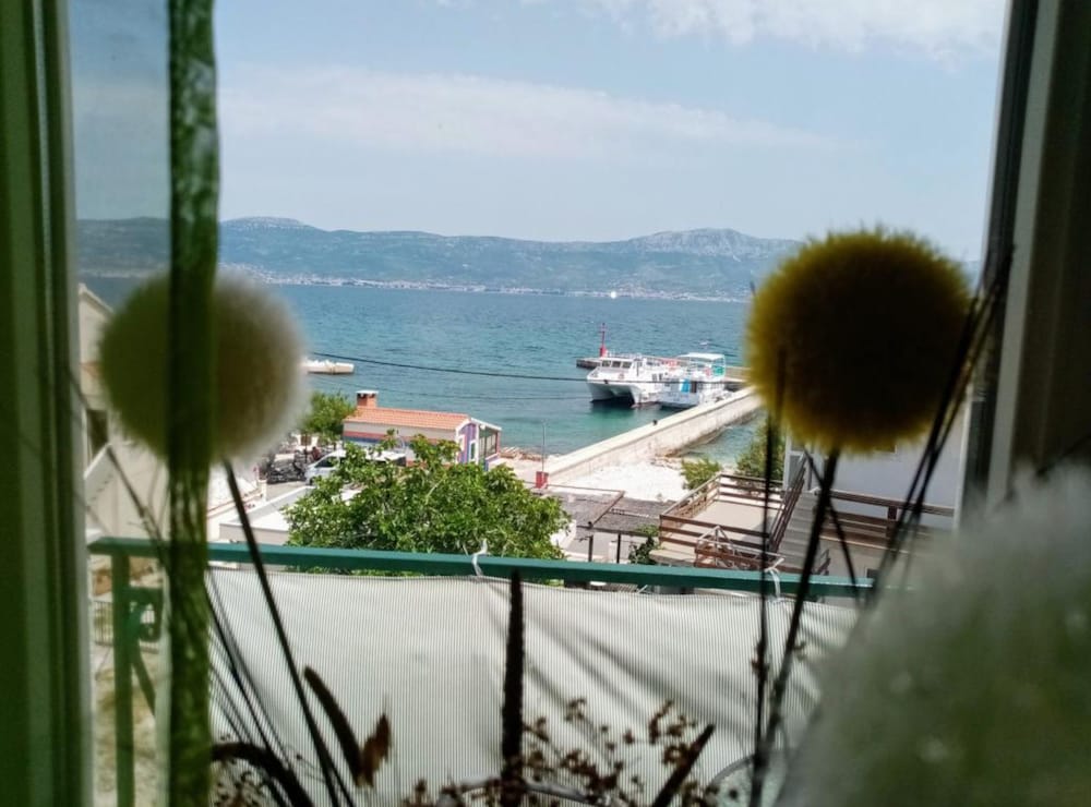Apartment (Two Bedroom Apartment with Balcony an)