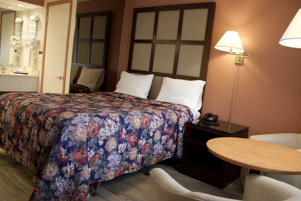 Premium Room, 1 Queen Bed, Non Smoking, Jetted Tub (in room) photo 3