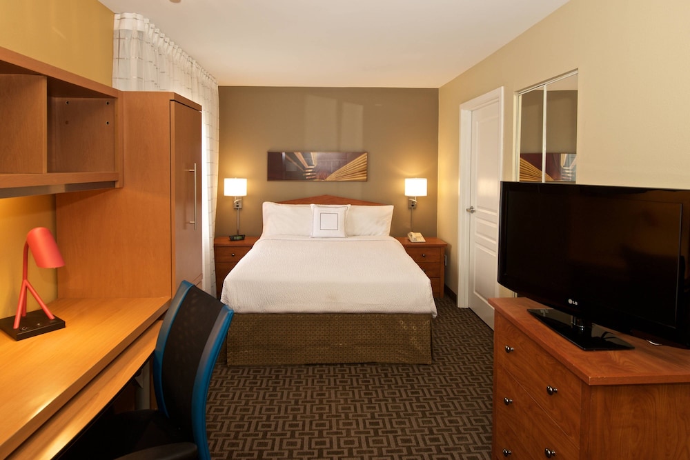Suite, 1 Queen Bed with Sofa bed - Photo 6