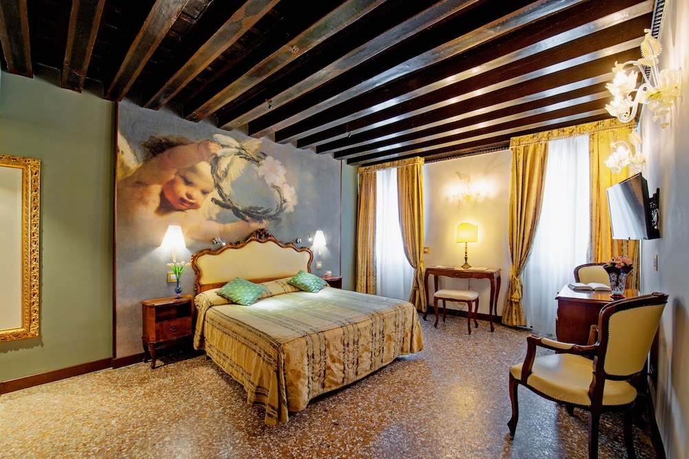 Deluxe Room, City View photo 3