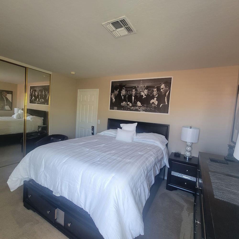 Room (Bond) photo 1