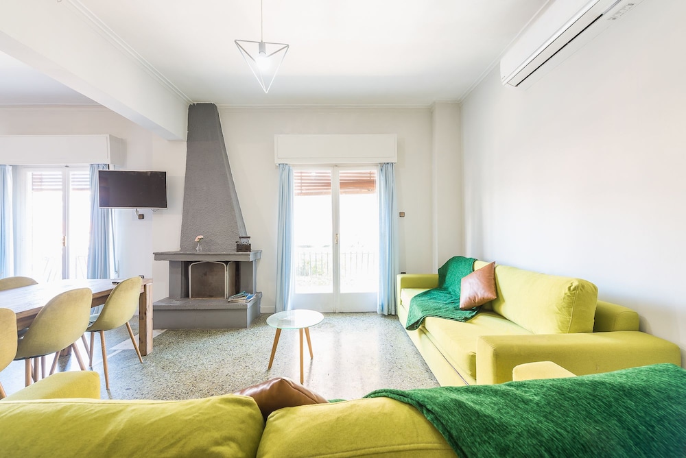 Grand Apartment (Near Metro #1)