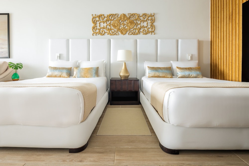 Junior Room, 2 Queen Beds, Balcony, Garden View - Photo 3