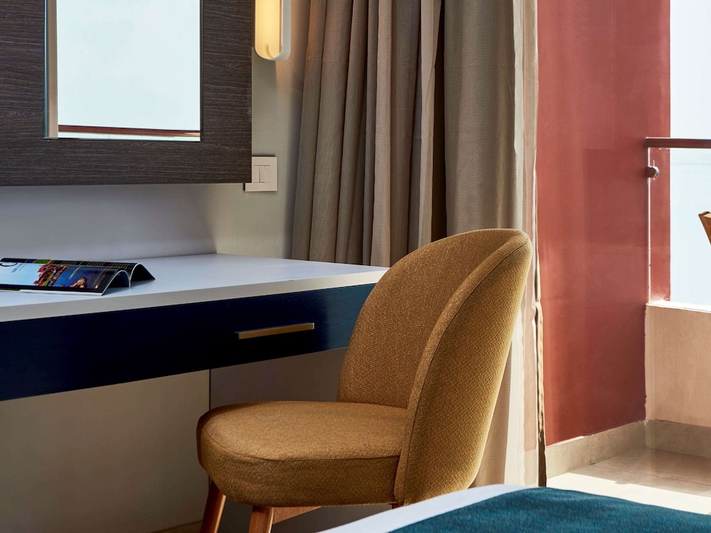 Superior Room, 2 Twin Beds, Balcony, Garden View - Photo 9