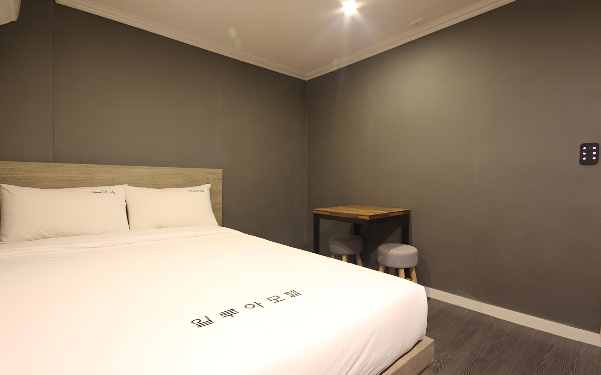 Room (Standard Room) - Photo 6