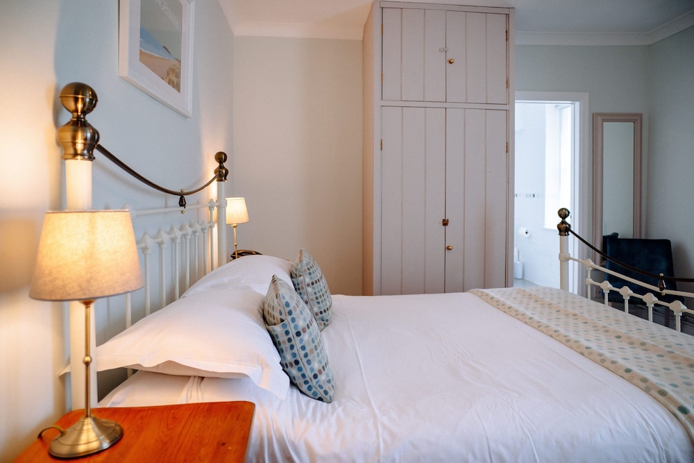 Standard Double Room - above pub photo 2