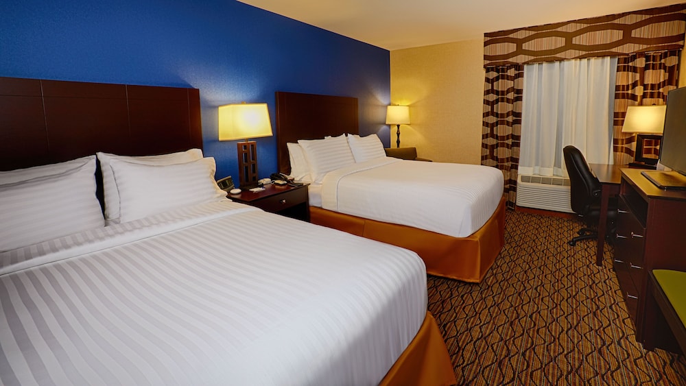 Standard Suite, 2 Queen Beds (Extra Floor Space) photo 3