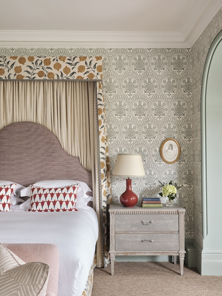 Sutton Suite photo 2