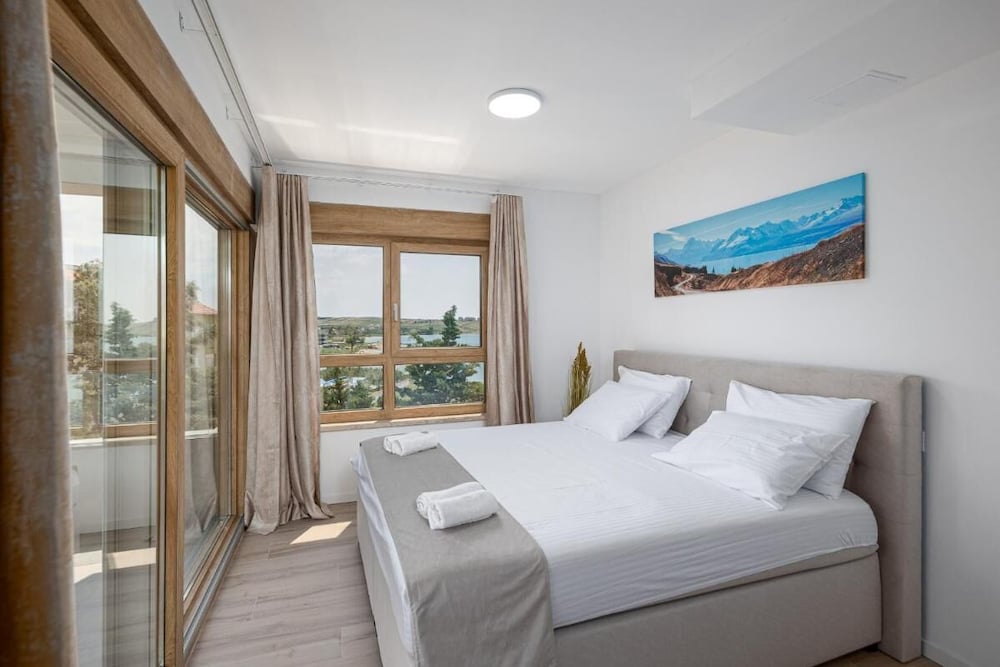 Apartment, 3 Bedrooms, Balcony, City View photo 1