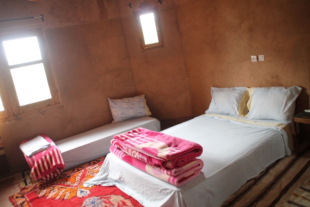 Traditional Double or Twin Room, Multiple Beds, Private Bathroom, Mountain View photo 2