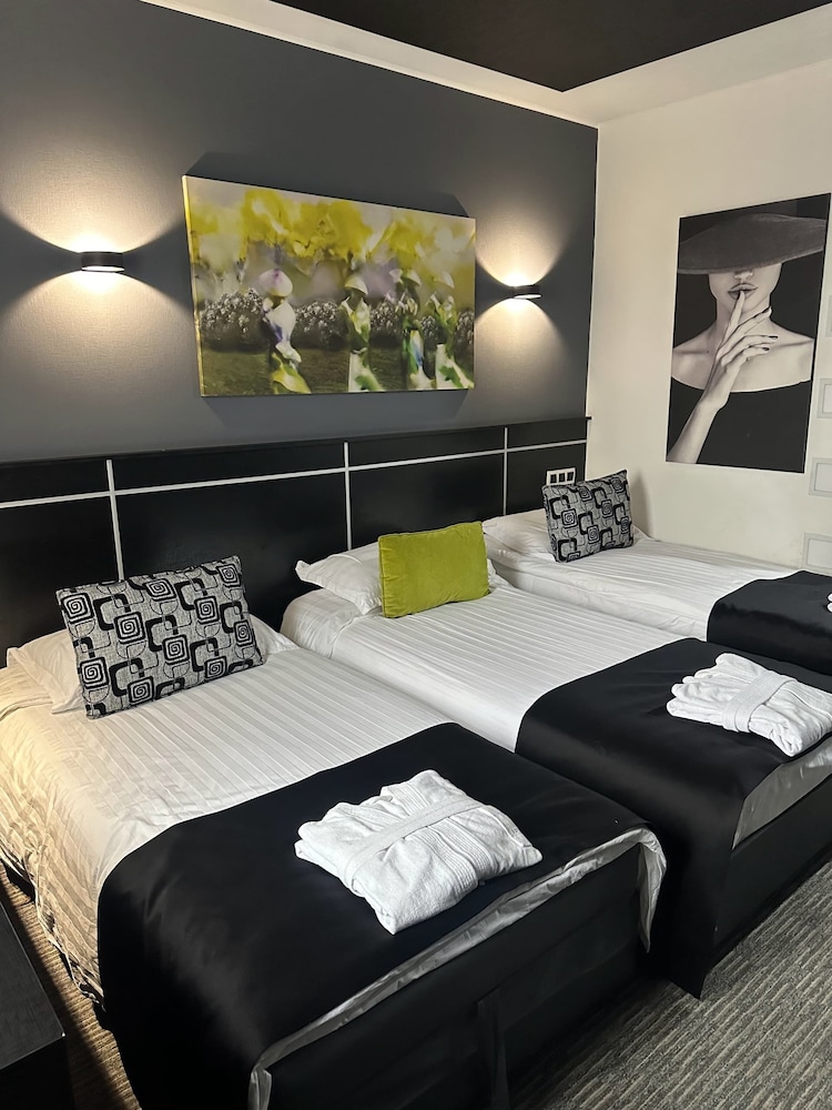Economy Triple Room photo 1