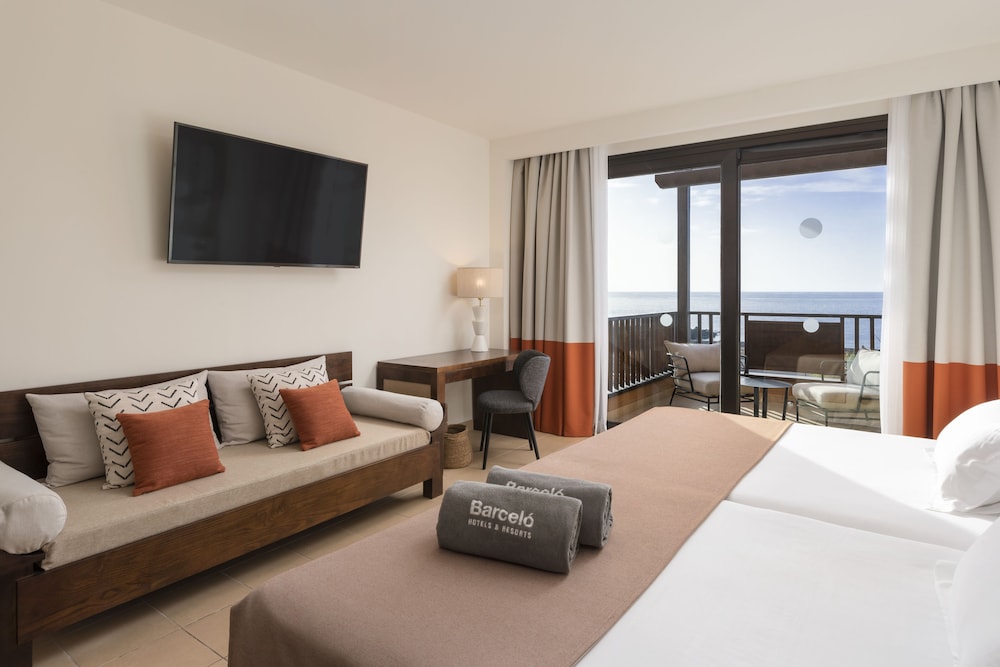 Deluxe Room, Sea View (2 adults + 1 child)