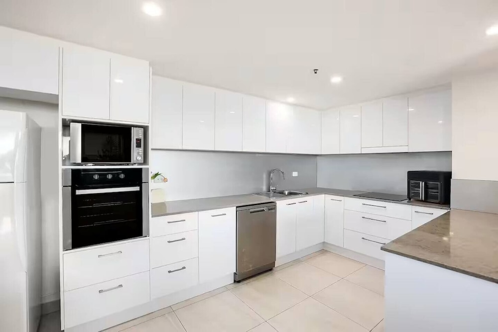 Premium Two-Bedroom Apartment with Ocean View photo 3