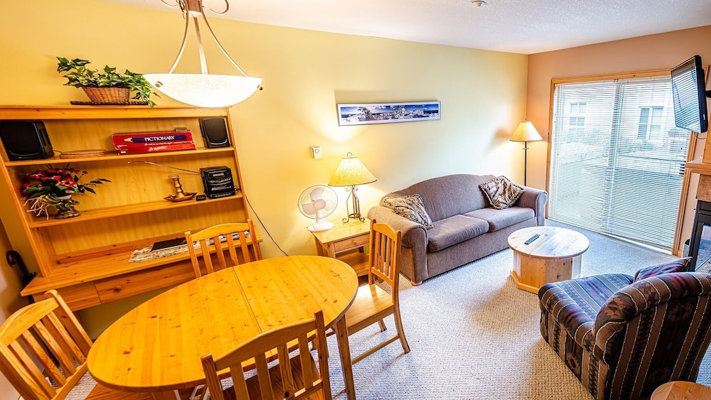 Condo, 2 Bedrooms photo 1