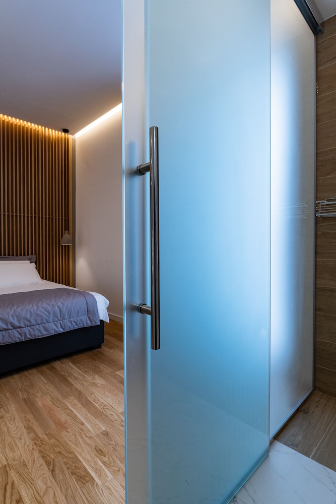 Suite, City View