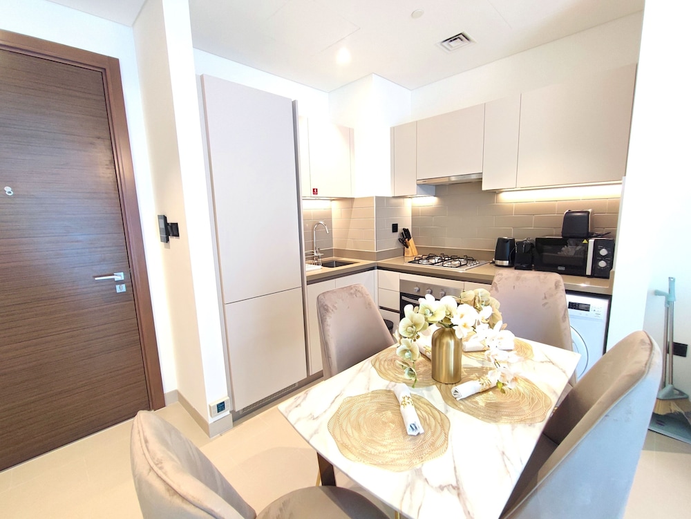 Superior Room, 1 Queen Bed with Sofa bed, Private Bathroom photo 2